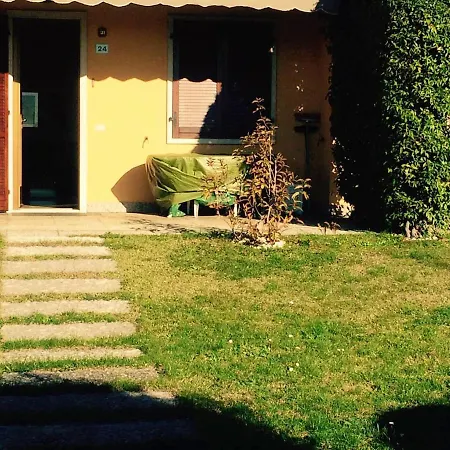 Charming Pacengo Garden