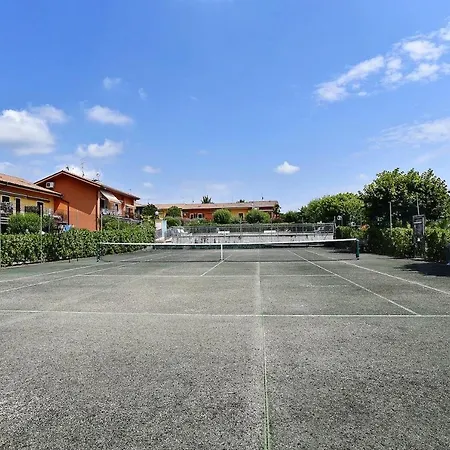 Charming Pacengo Garden Apartment *