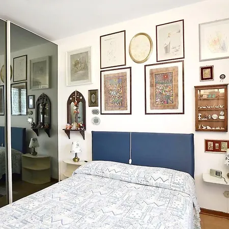 Charming Pacengo Garden Apartment